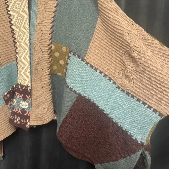 Anthropologie Sleeping on Snow Patchwork Hooded Cape‎ Shawl Rare Sweater Boho - Picture 6 of 14